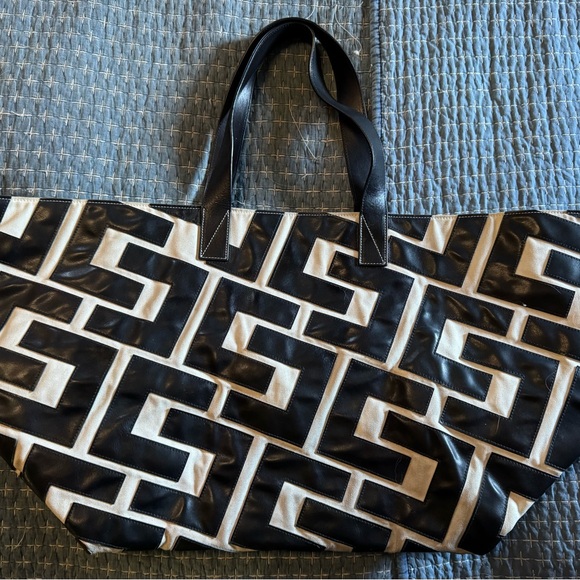 Celine Black and Cream Tote Bag - Picture 2 of 13